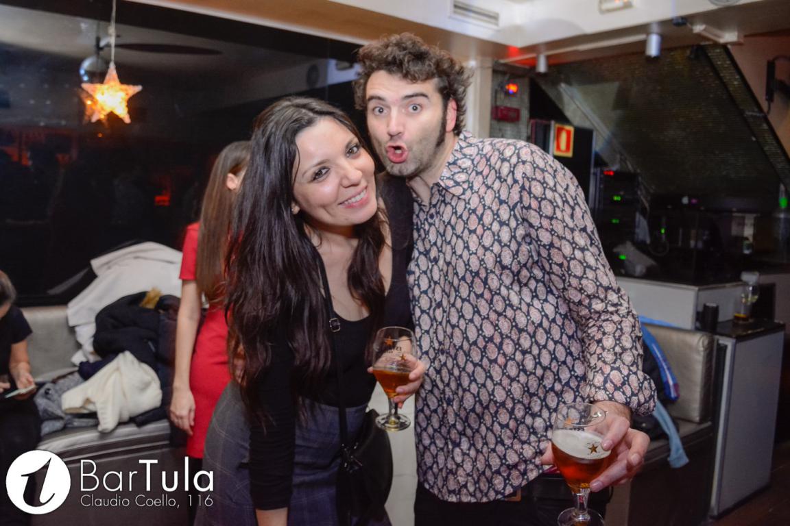 Chico y chica en Bar Tula